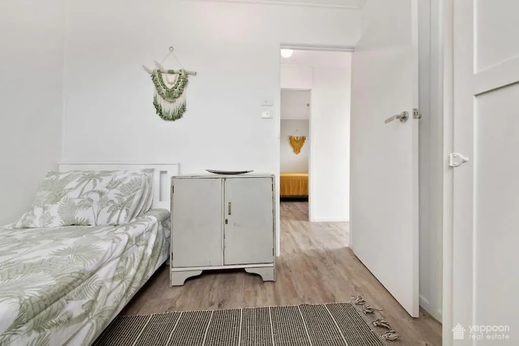 Poppies Cottage - Cooee Bay Beachside Retreat Yeppoon Holiday home