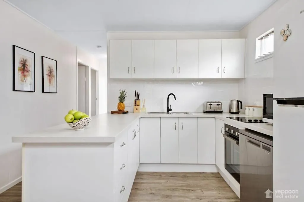 Poppies Cottage - Cooee Bay Beachside Retreat Yeppoon Holiday home